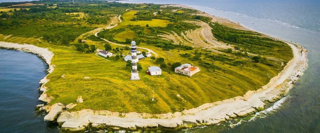 Osmussaare pankrannik ja tuletorn linnulennult